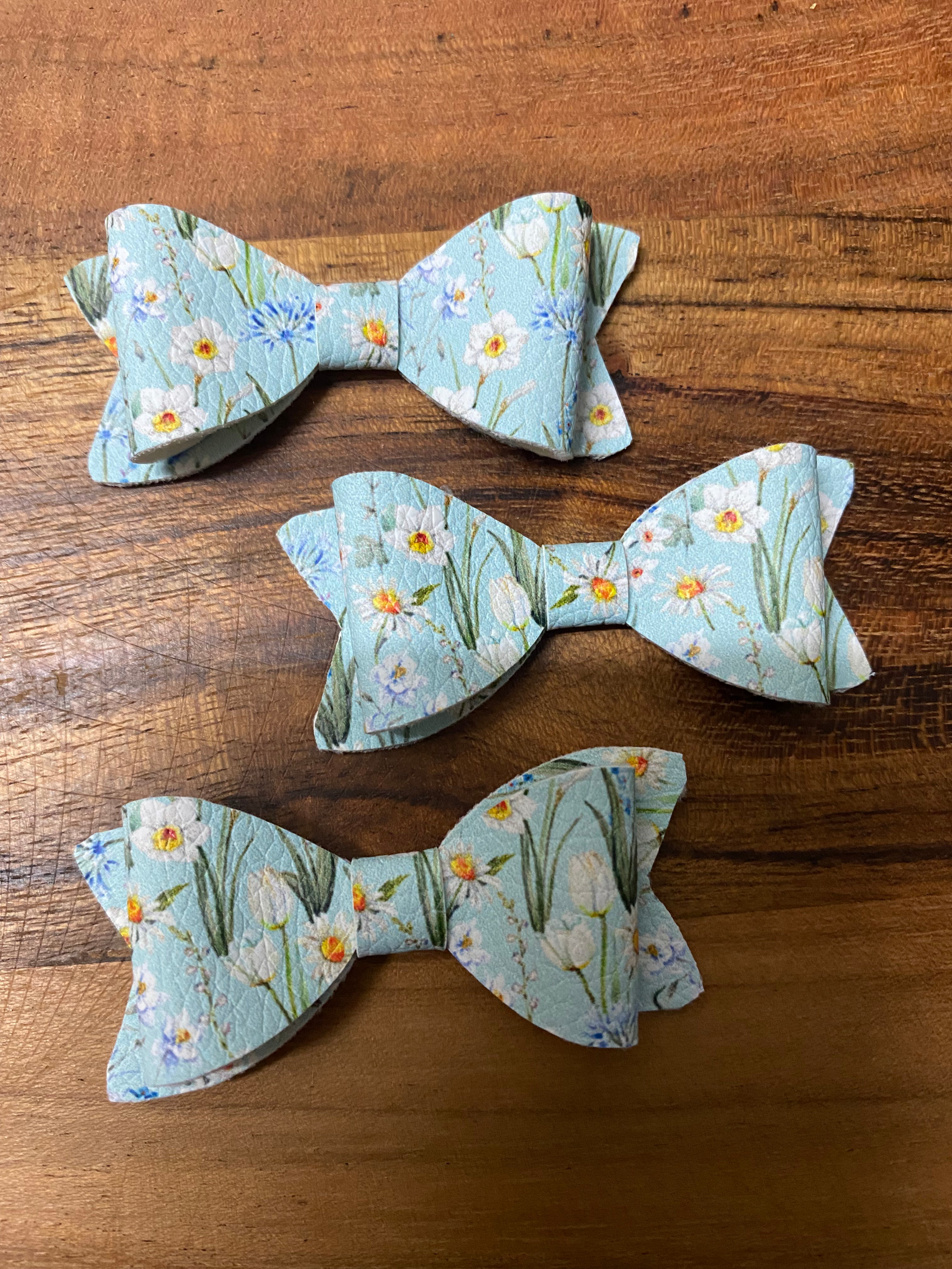 Blue Daffodil Piggy Clip (single clip)